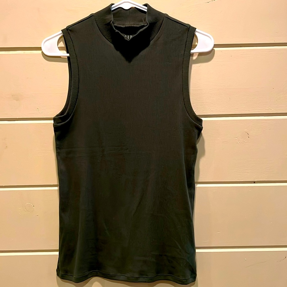 Gap olive green sleeveless turtleneck size M new with tags
